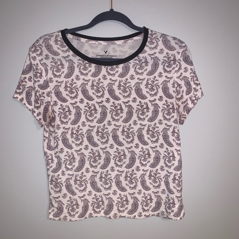Short sleeve top with paisley design